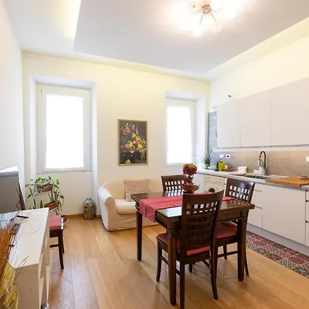 Trevi House Rzym