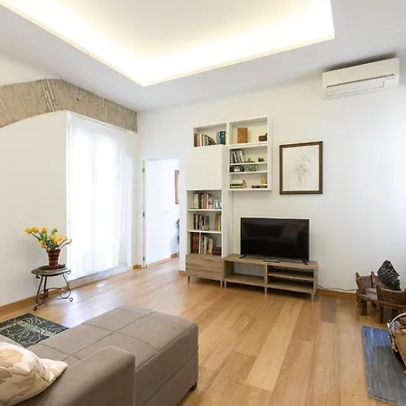 Trevi House * Рим